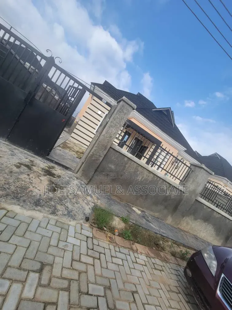 Furnished 3bdrm Bungalow in Ayobo for sale