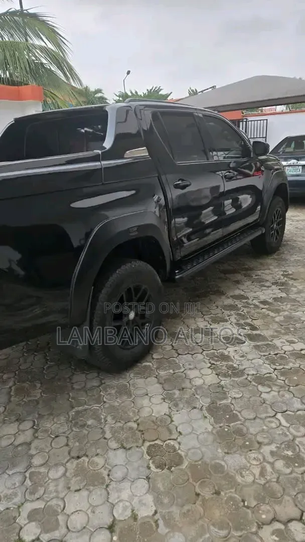 Toyota Hilux 2020 Black