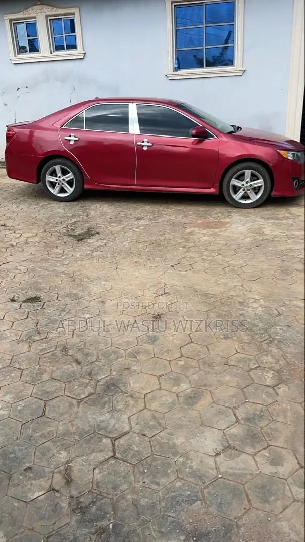 Toyota Camry SE 4dr Sedan (2.5L 4cyl 6A) 2013 Red