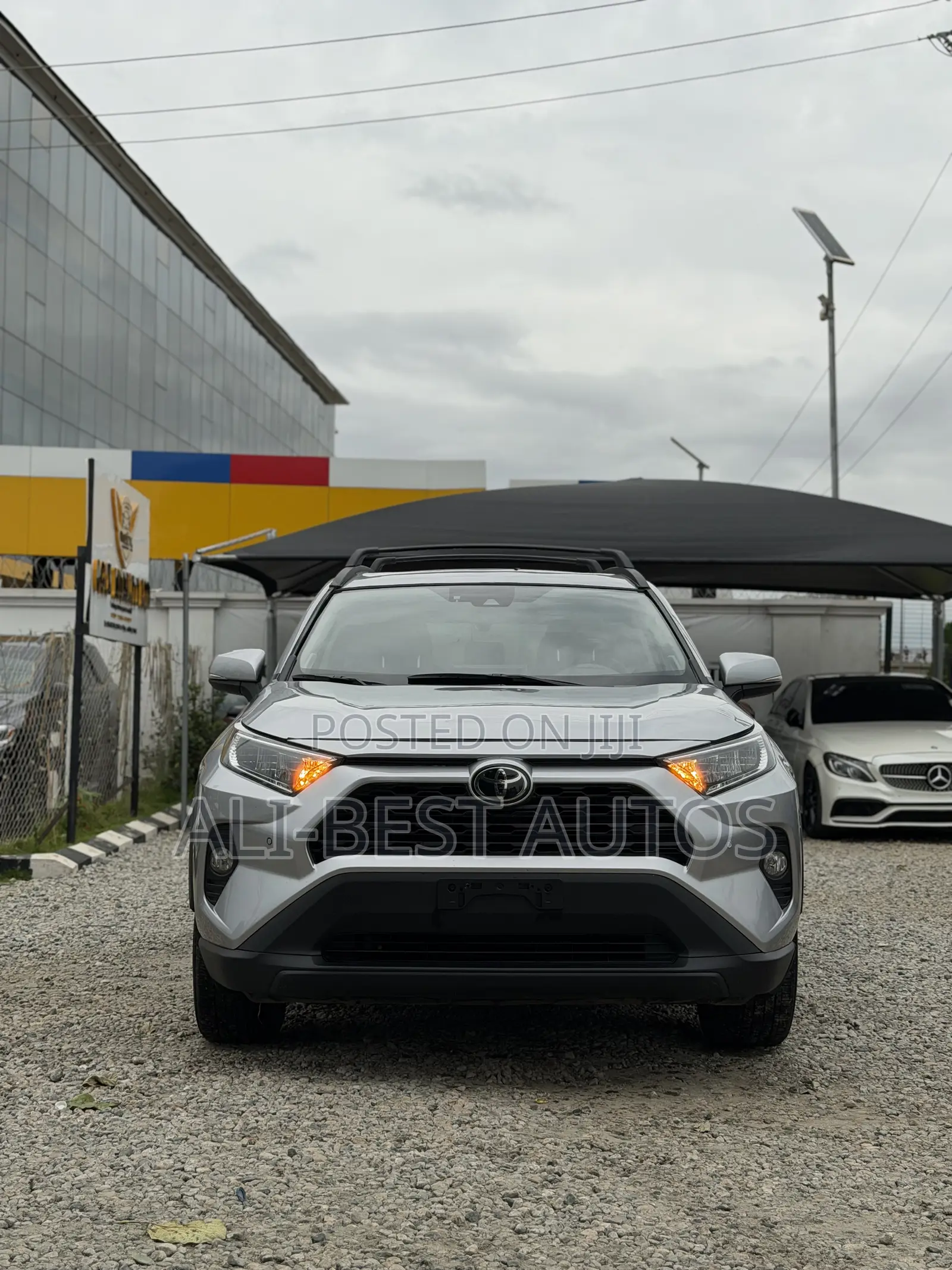 Toyota RAV4 XLE 2022 Silver