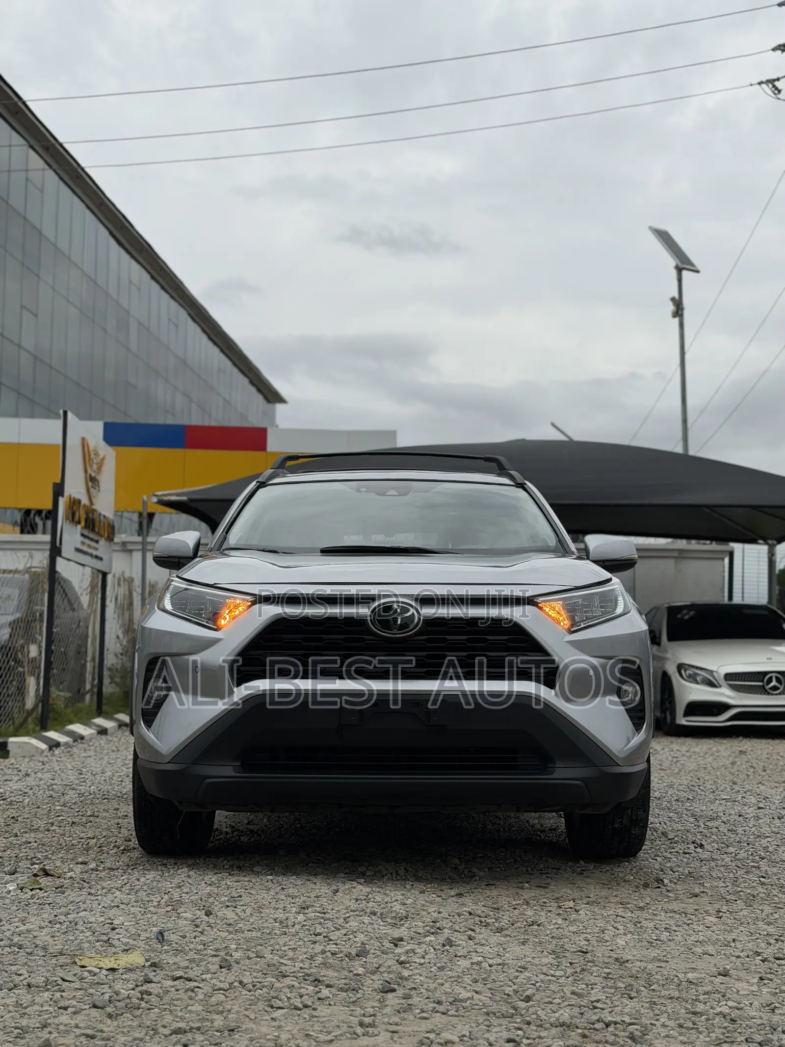 Toyota RAV4 XLE 2022 Silver