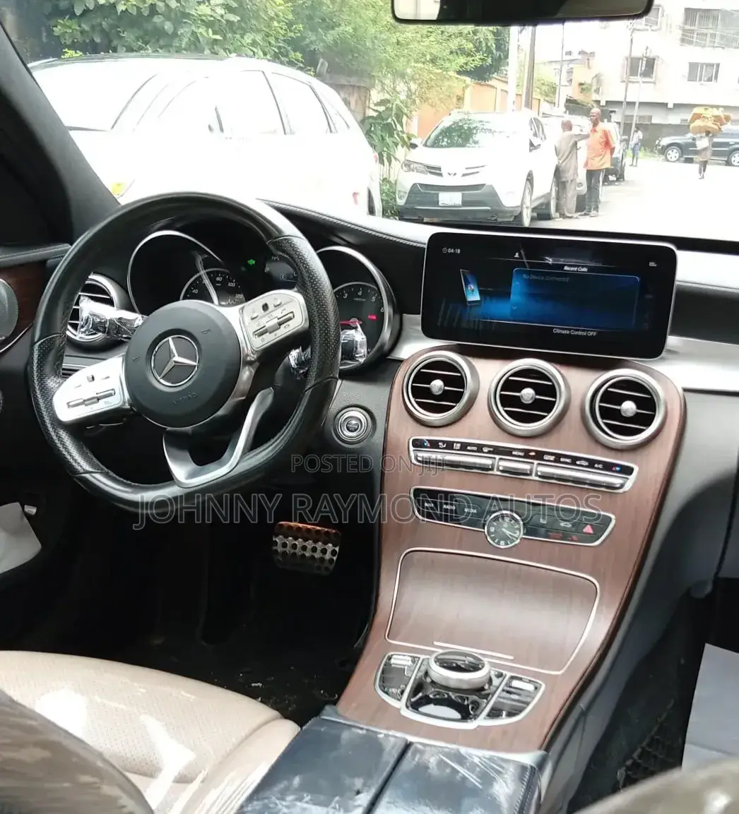 Mercedes-Benz C300 2020 Blue