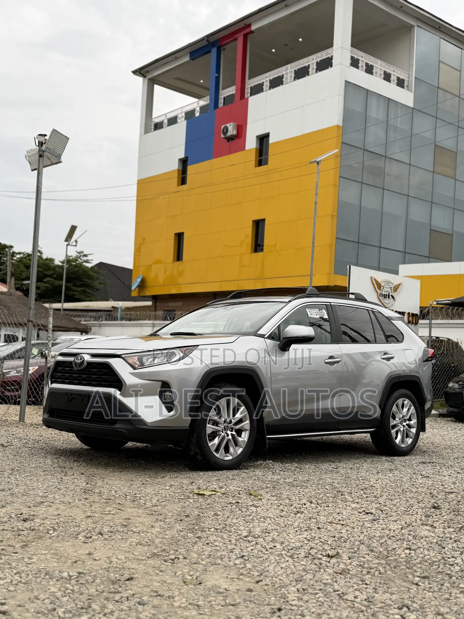 Toyota RAV4 XLE 2022 Silver