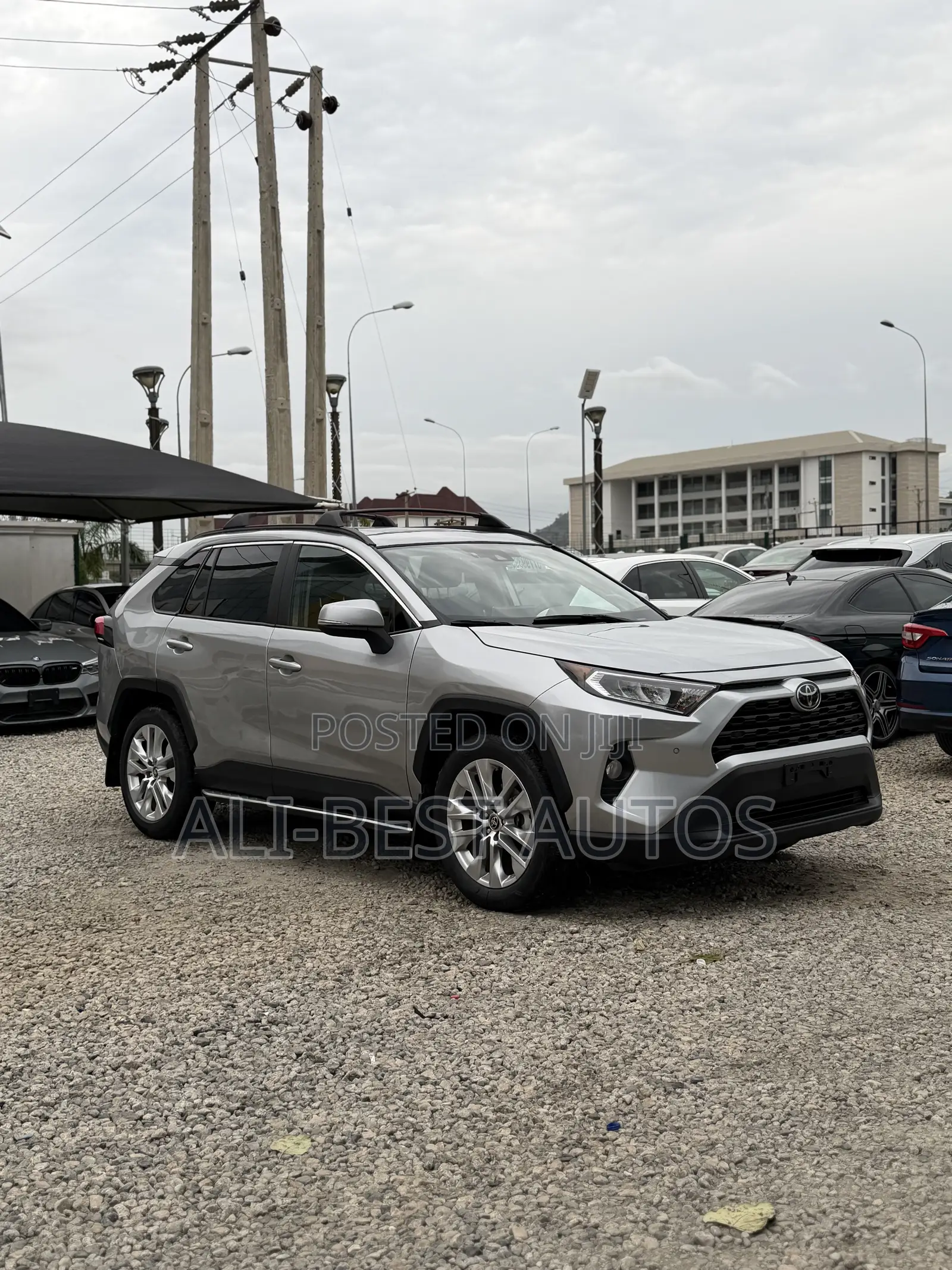 Toyota RAV4 XLE 2022 Silver
