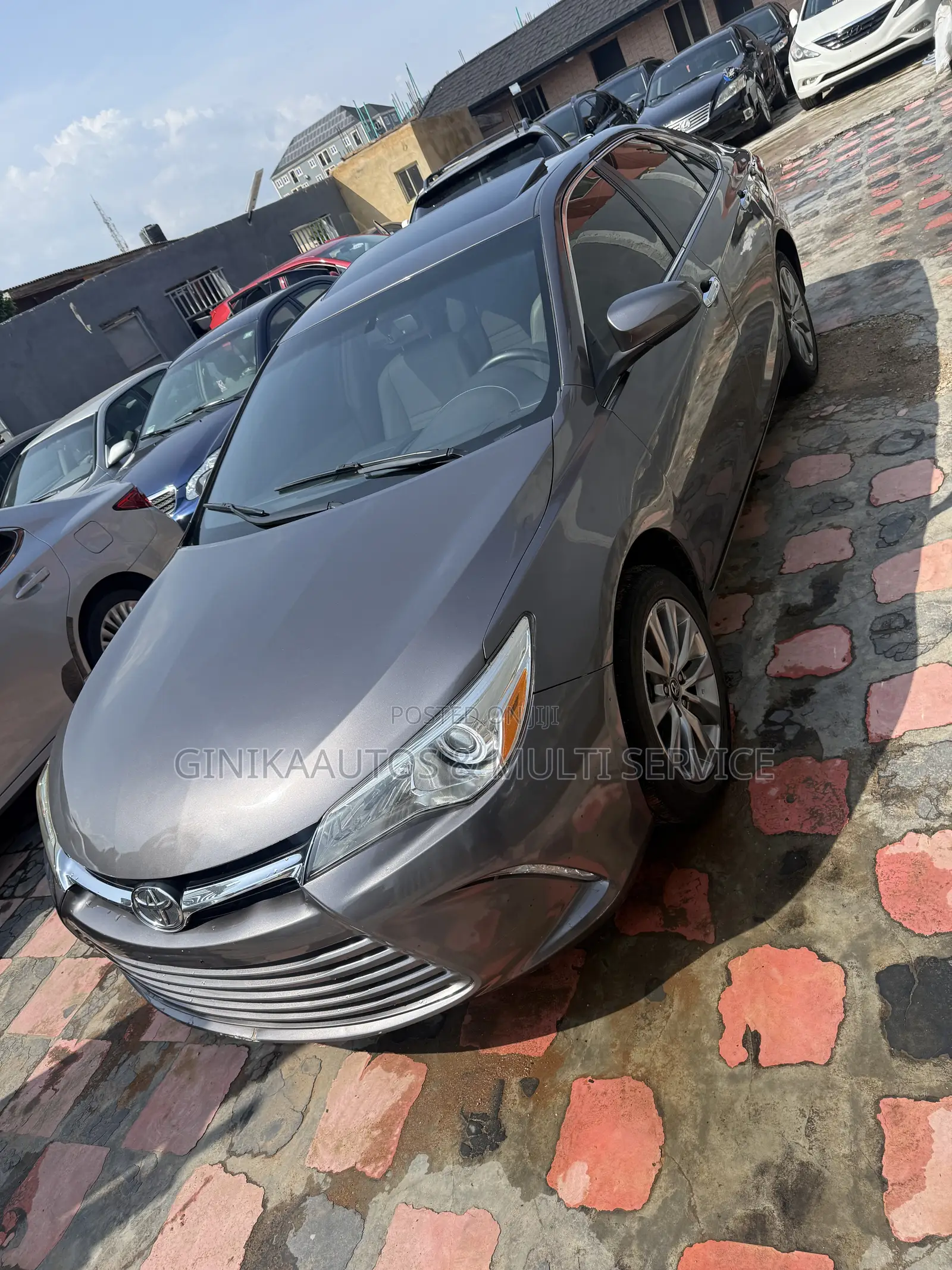 Toyota Camry XLE 4dr Sedan (3.5L 6cyl 6A) 2017 Gray