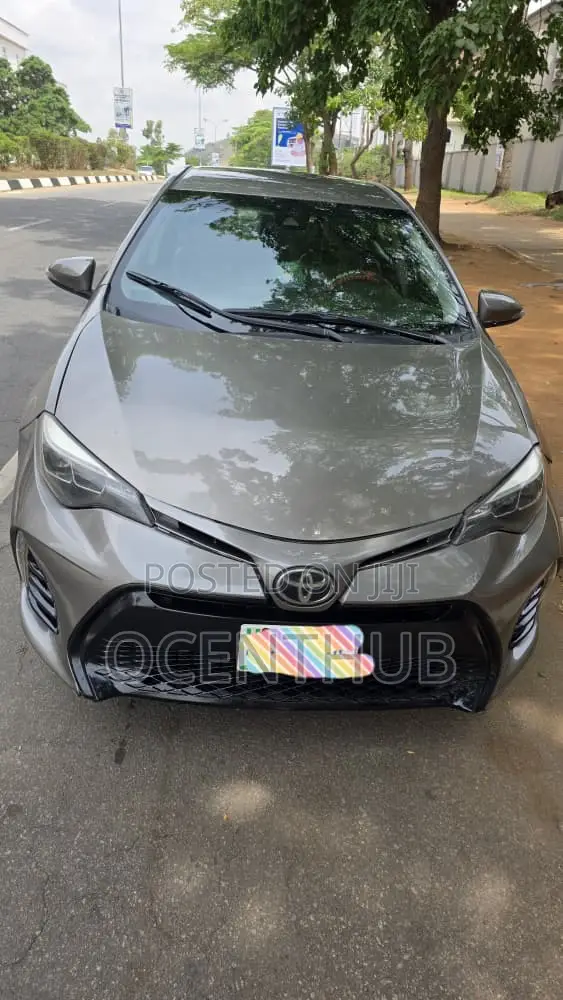 Toyota Corolla SE 4dr Sedan (1.8L 4cyl Manual) 2017 Gray