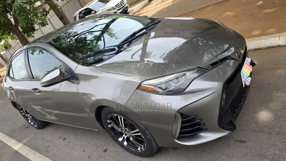 Toyota Corolla SE 4dr Sedan (1.8L 4cyl Manual) 2017 Gray