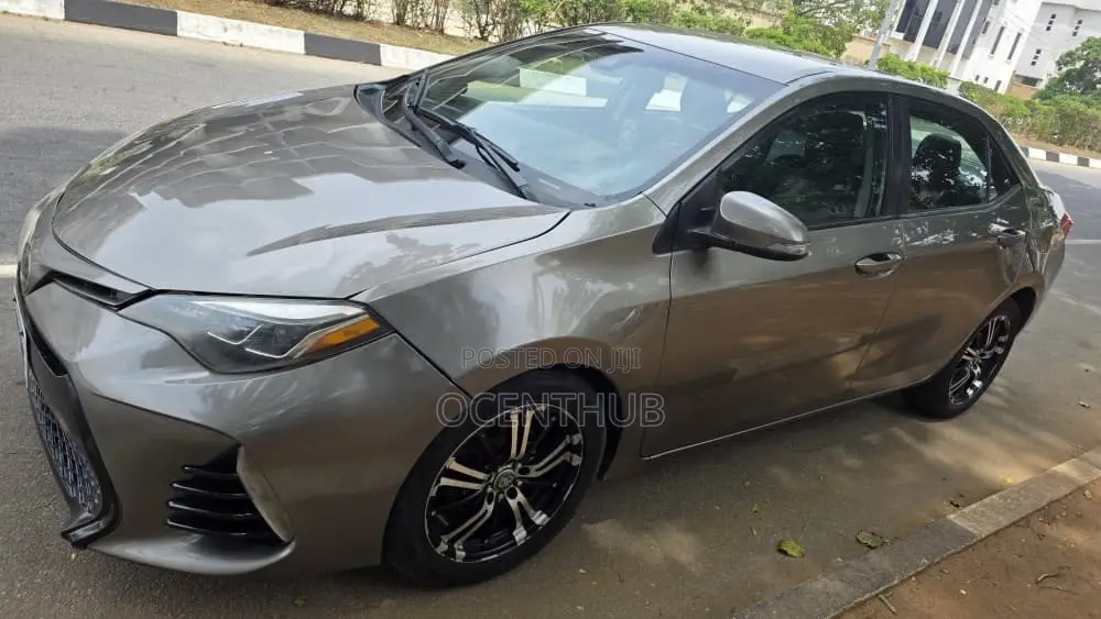 Toyota Corolla SE 4dr Sedan (1.8L 4cyl Manual) 2017 Gray