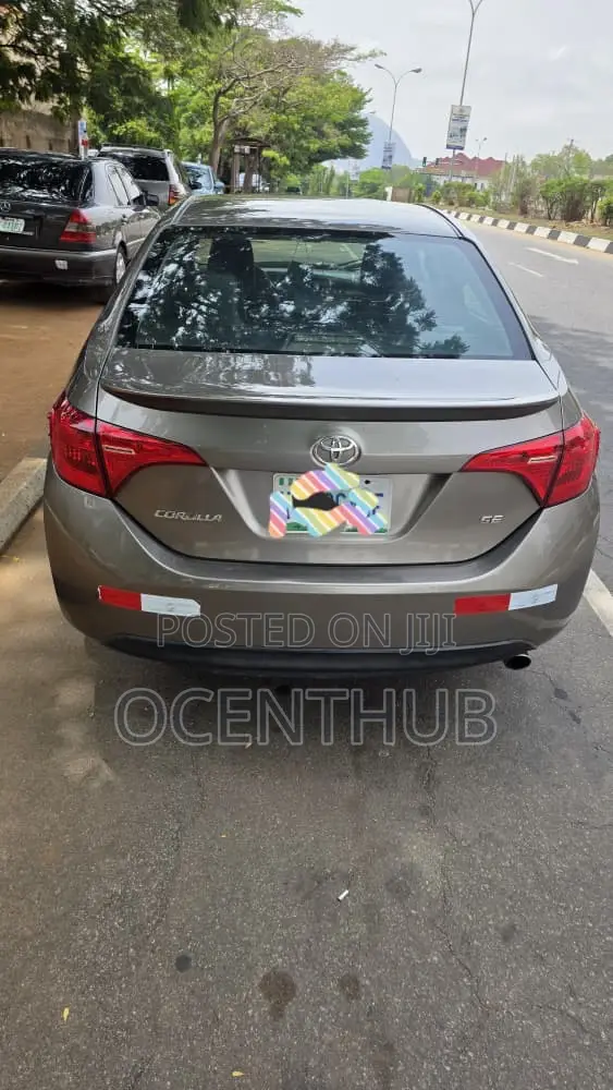 Toyota Corolla SE 4dr Sedan (1.8L 4cyl Manual) 2017 Gray