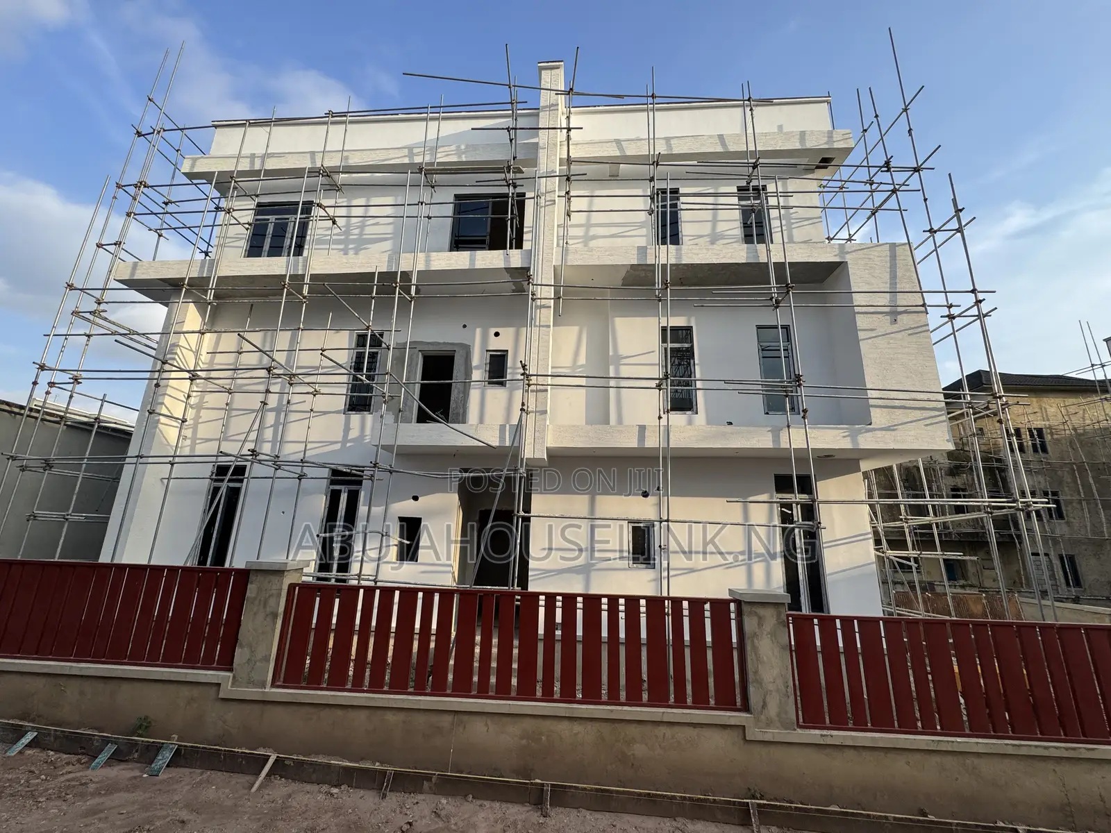 6bdrm Duplex in Guzape Main Abuja for sale