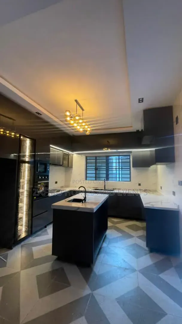 4bdrm Duplex in Kola Lawal, for sale