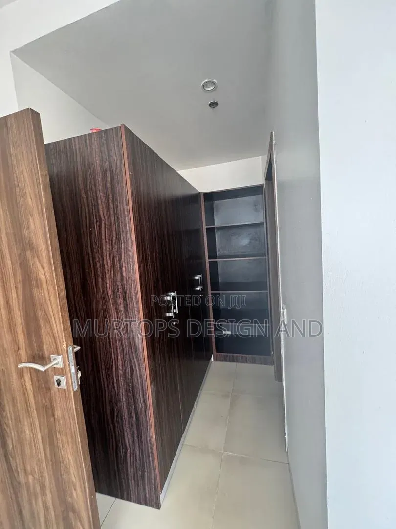 2bdrm Apartment in Lekki Phase 1 for rent