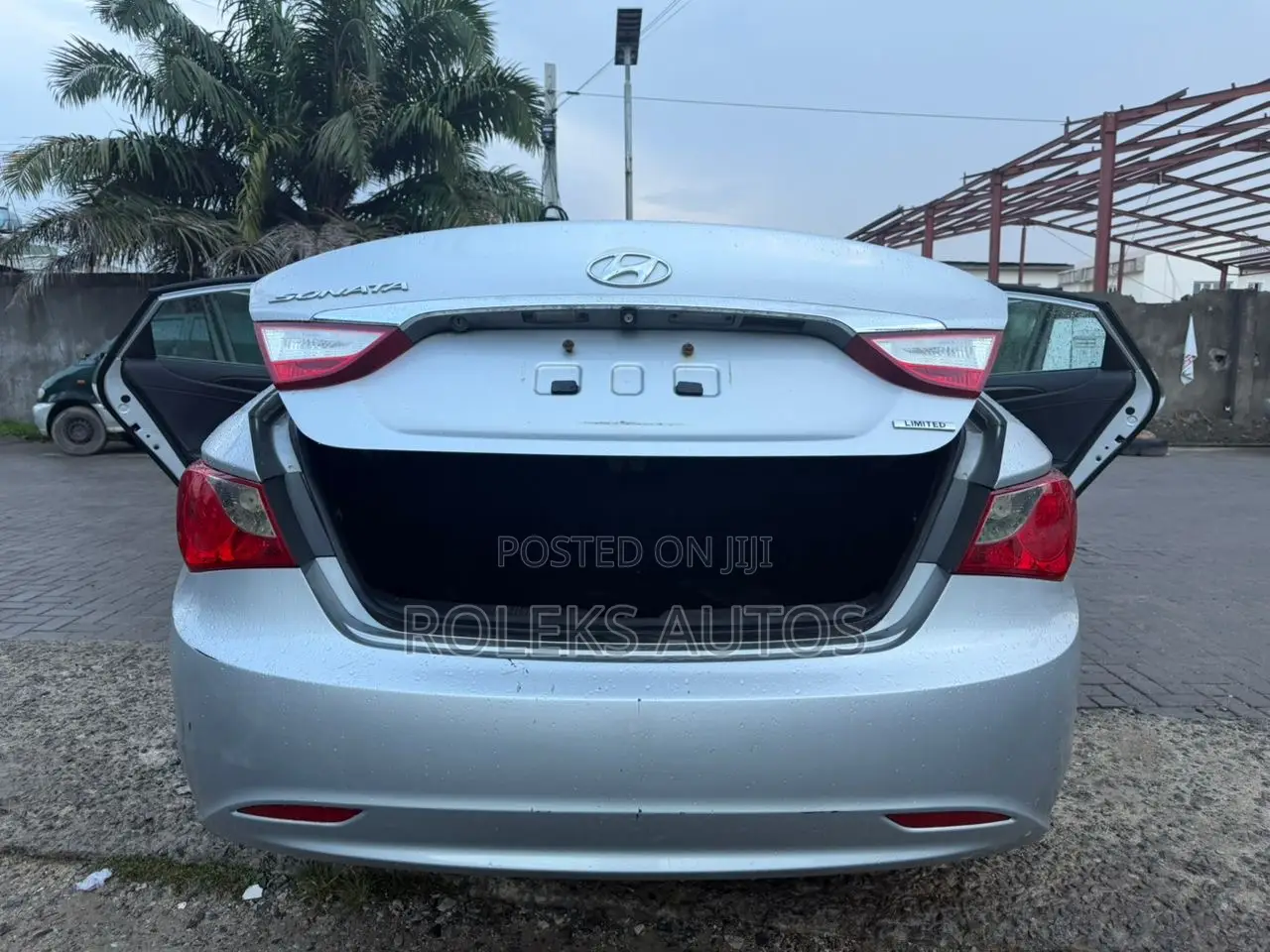 Hyundai Sonata Limited Sedan FWD (2.4L 4cyl 6A) 2012 Silver