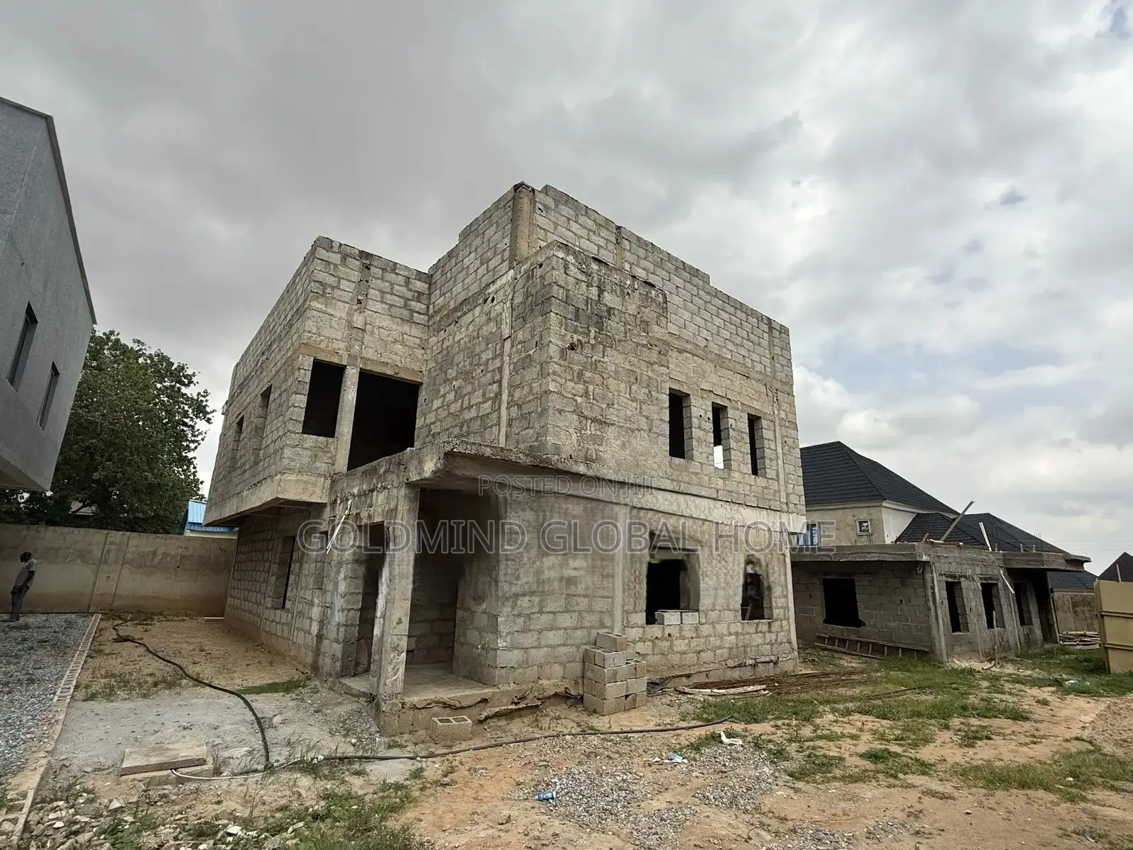4bdrm Duplex in Lugbe District. for sale