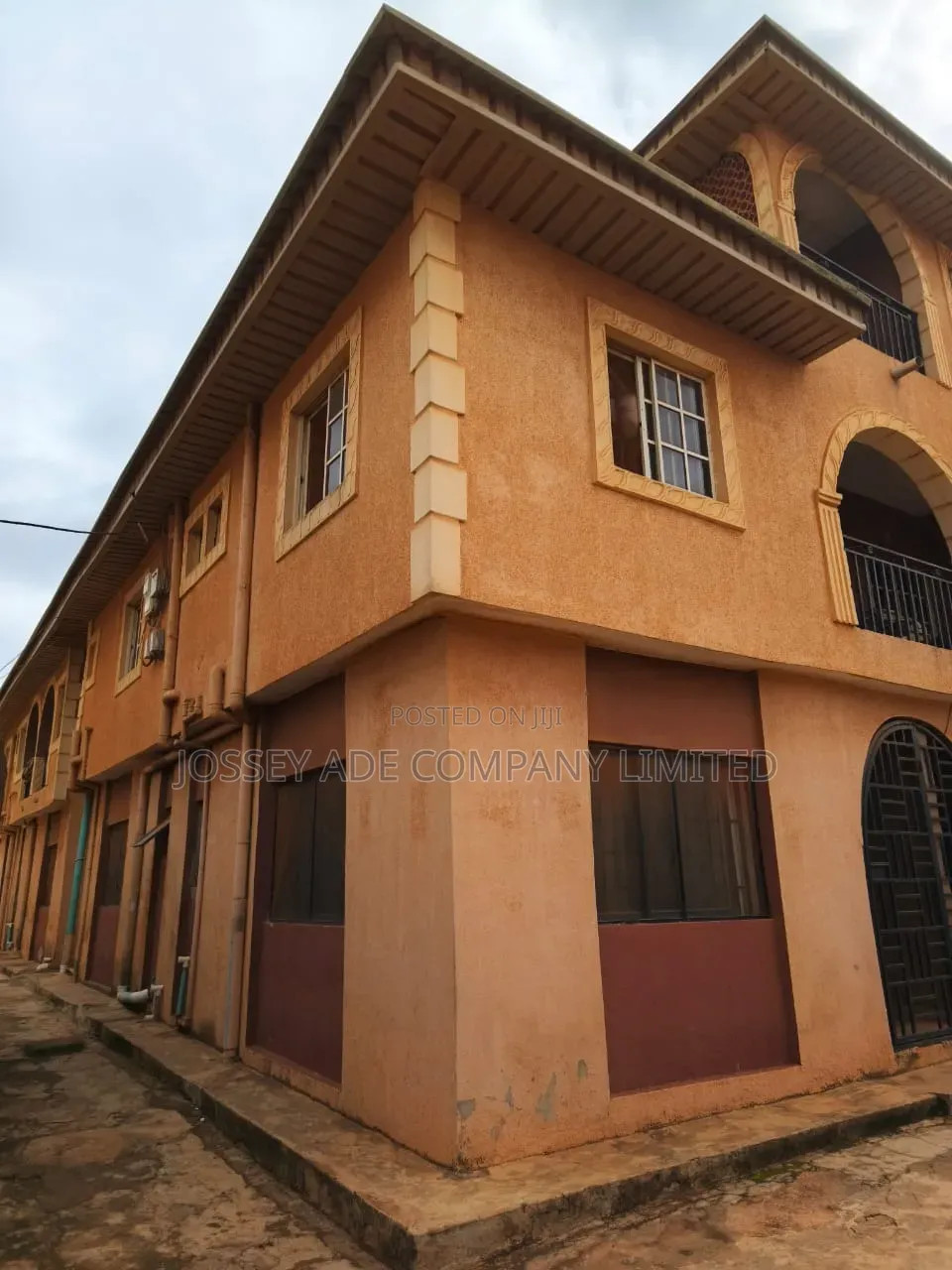 Furnished 2bdrm Block of Flats in Akute Ajuwon for sale