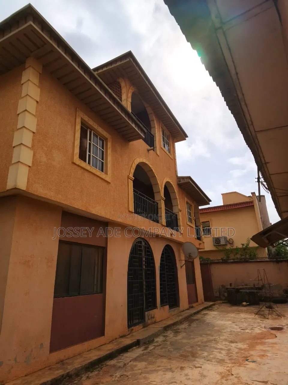 Furnished 2bdrm Block of Flats in Akute Ajuwon for sale