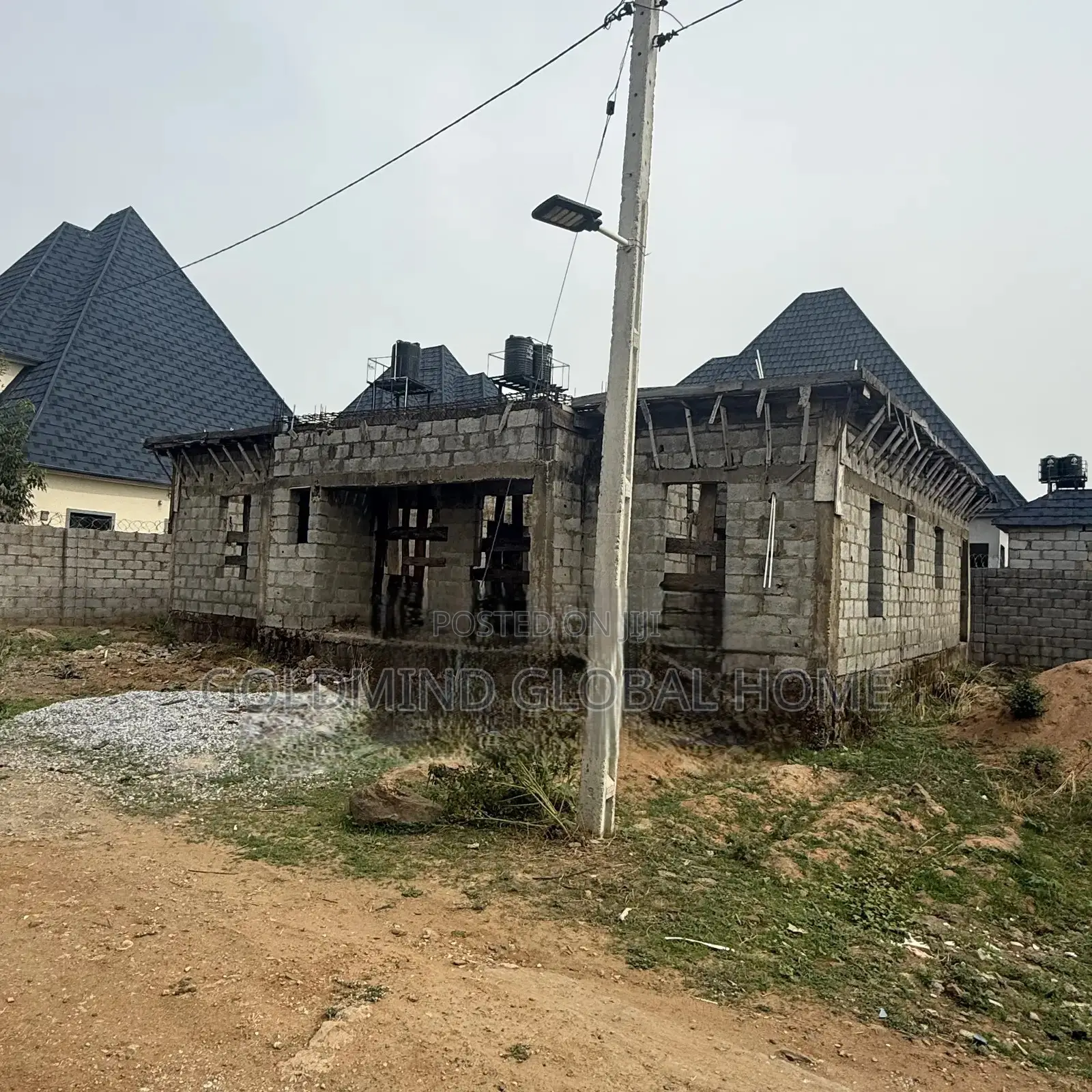4bdrm Penthouse in Lugbe District. for sale