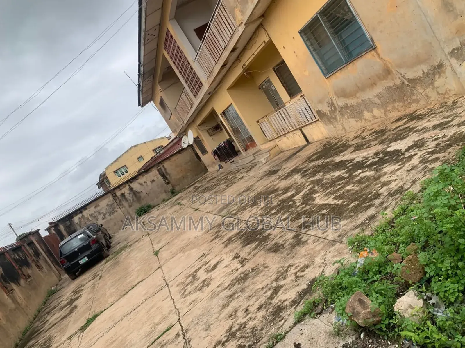 12bdrm Block of Flats in Orogun, Ibadan for sale