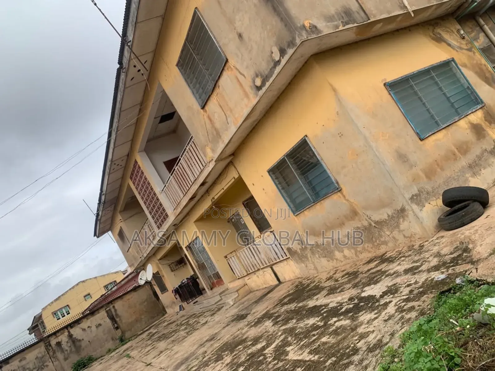 12bdrm Block of Flats in Orogun, Ibadan for sale