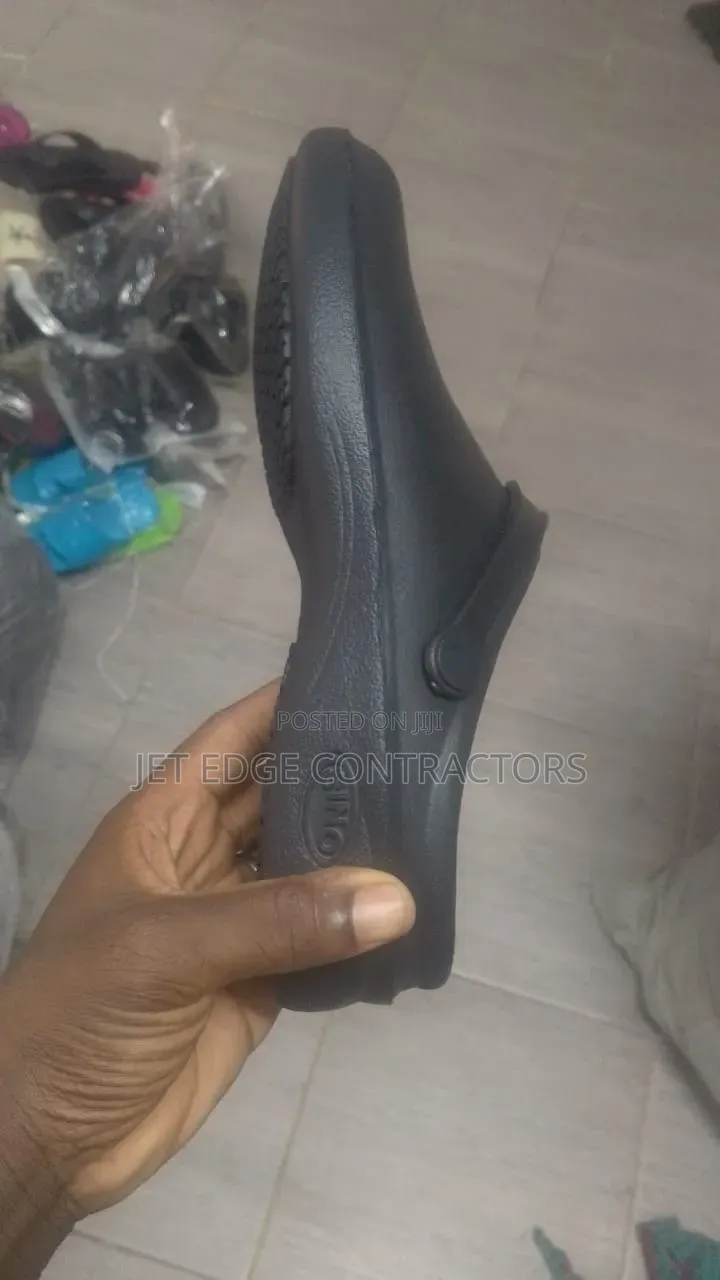 Water Resistant Sino Crocs
