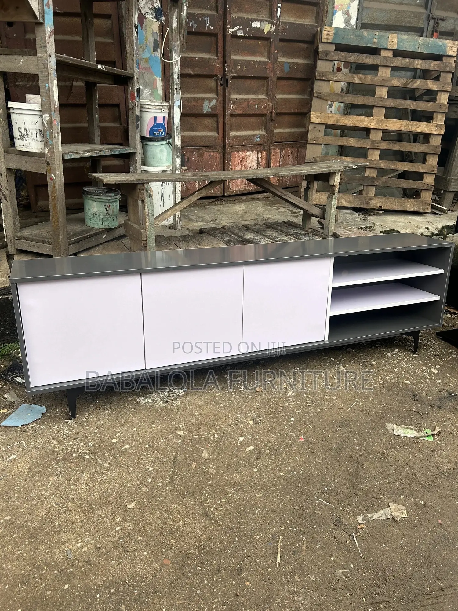 6 Feet Tv Shelve