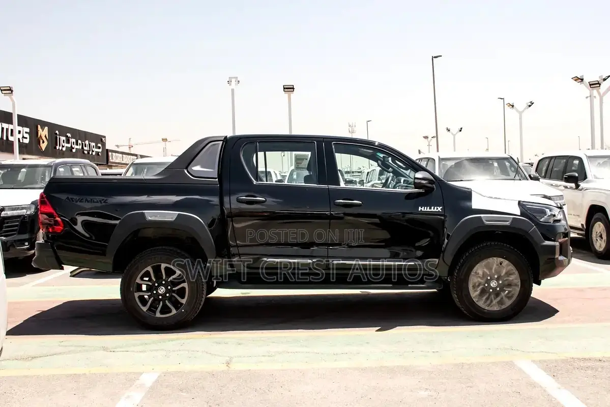 New Toyota Hilux 2025 Black