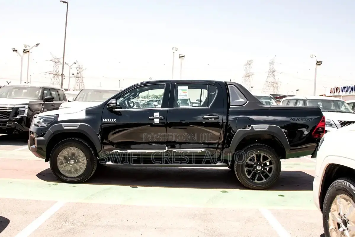 New Toyota Hilux 2025 Black