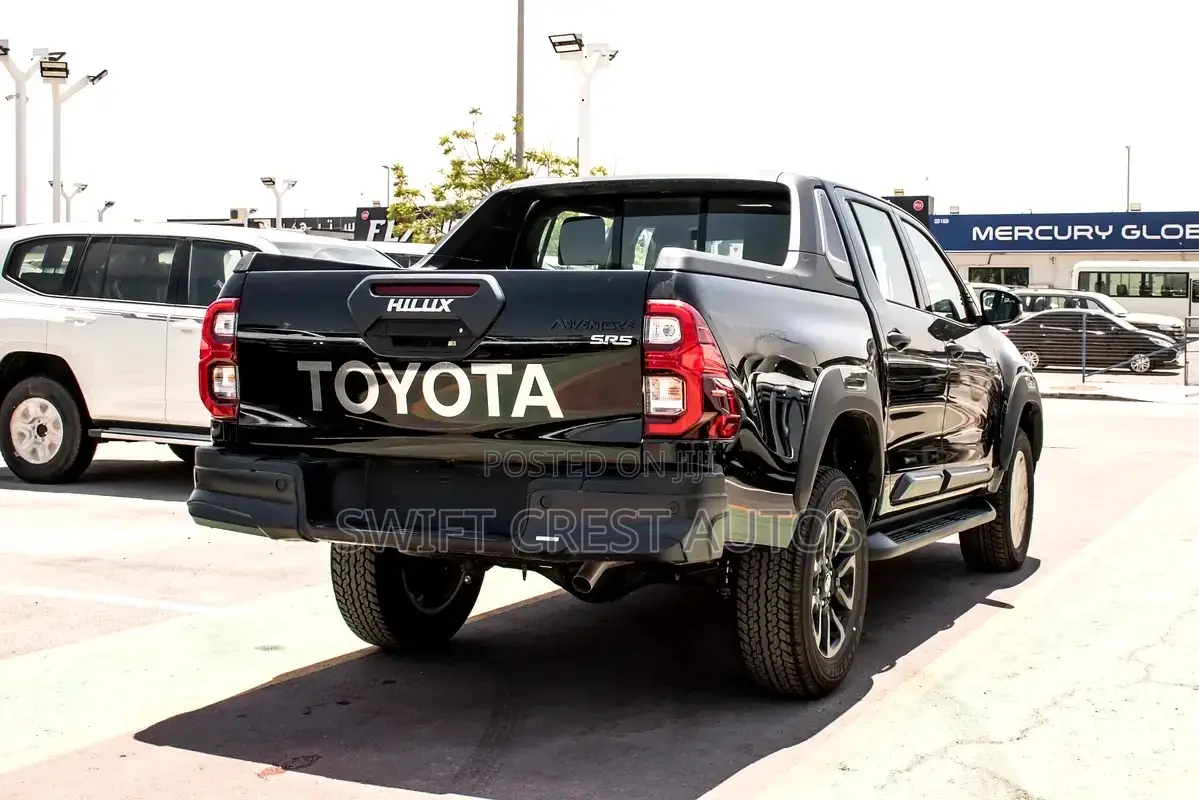 New Toyota Hilux 2025 Black