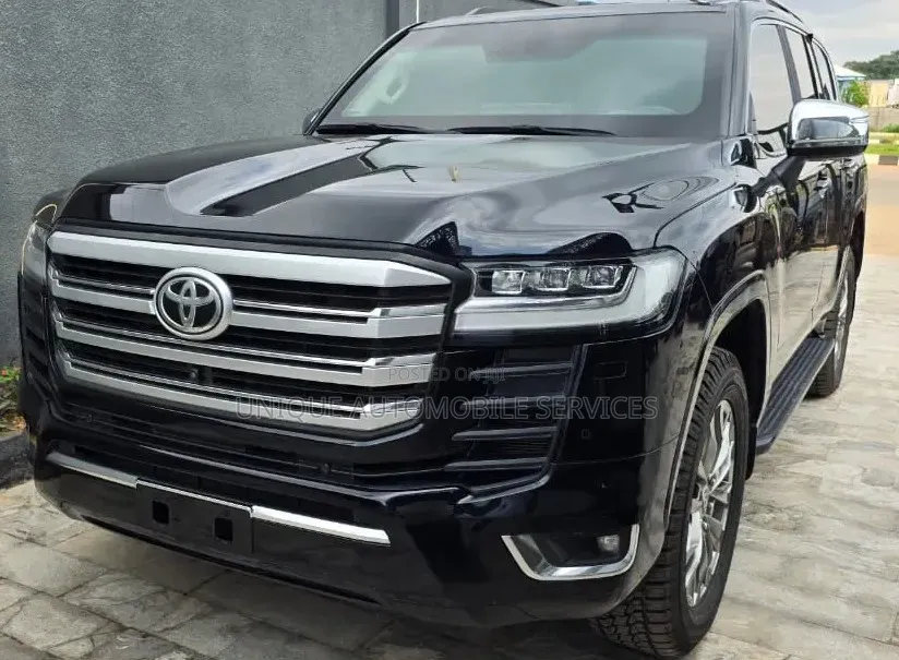 Toyota Land Cruiser LC300 2025 Matt Black