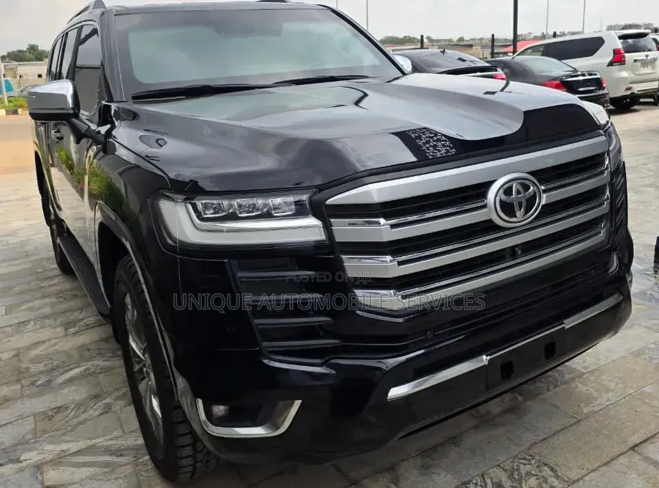 Toyota Land Cruiser LC300 2025 Matt Black