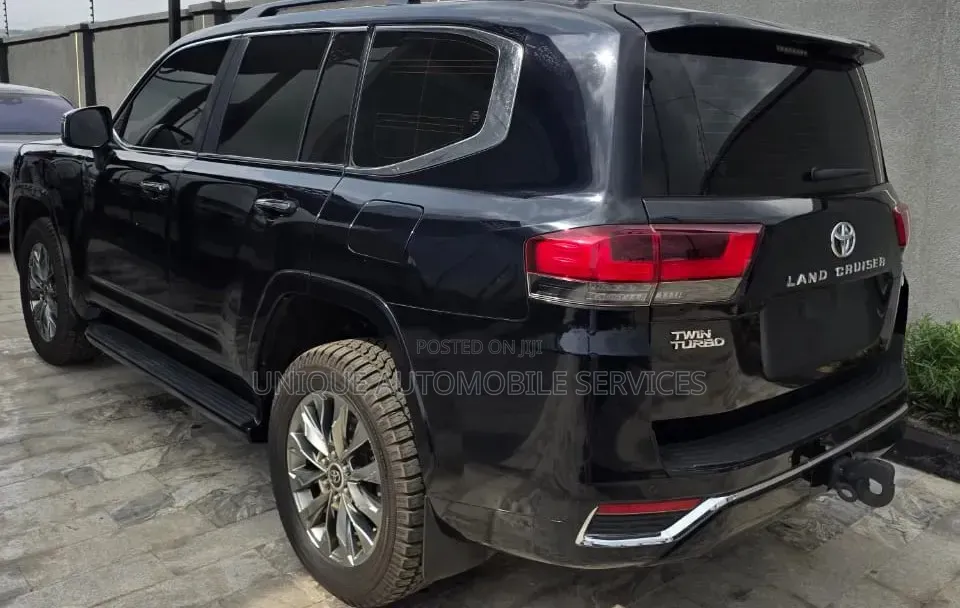 Toyota Land Cruiser LC300 2025 Matt Black