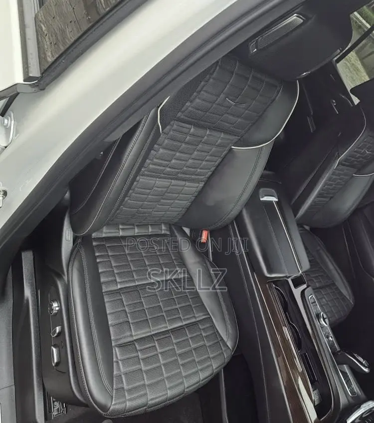 Cadillac Escalade Premium Luxury 2024 White