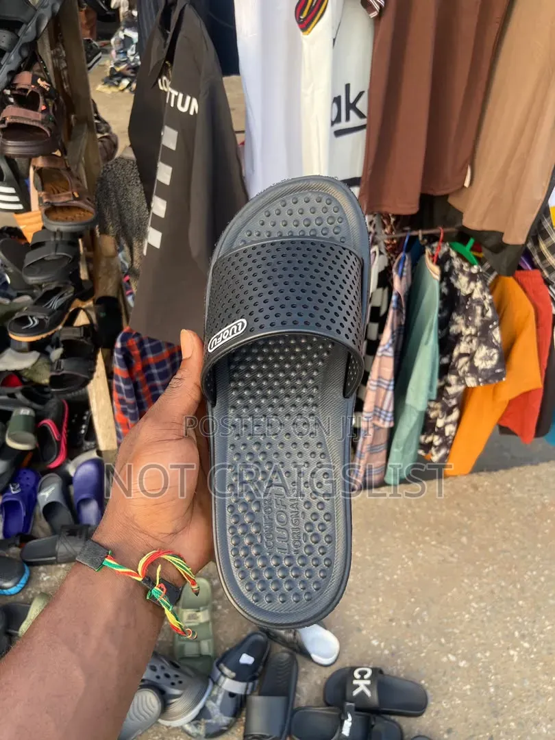 Luofu Slippers-Soft Loufu Rubber Slides Clearance Sale in Lekki Ajah