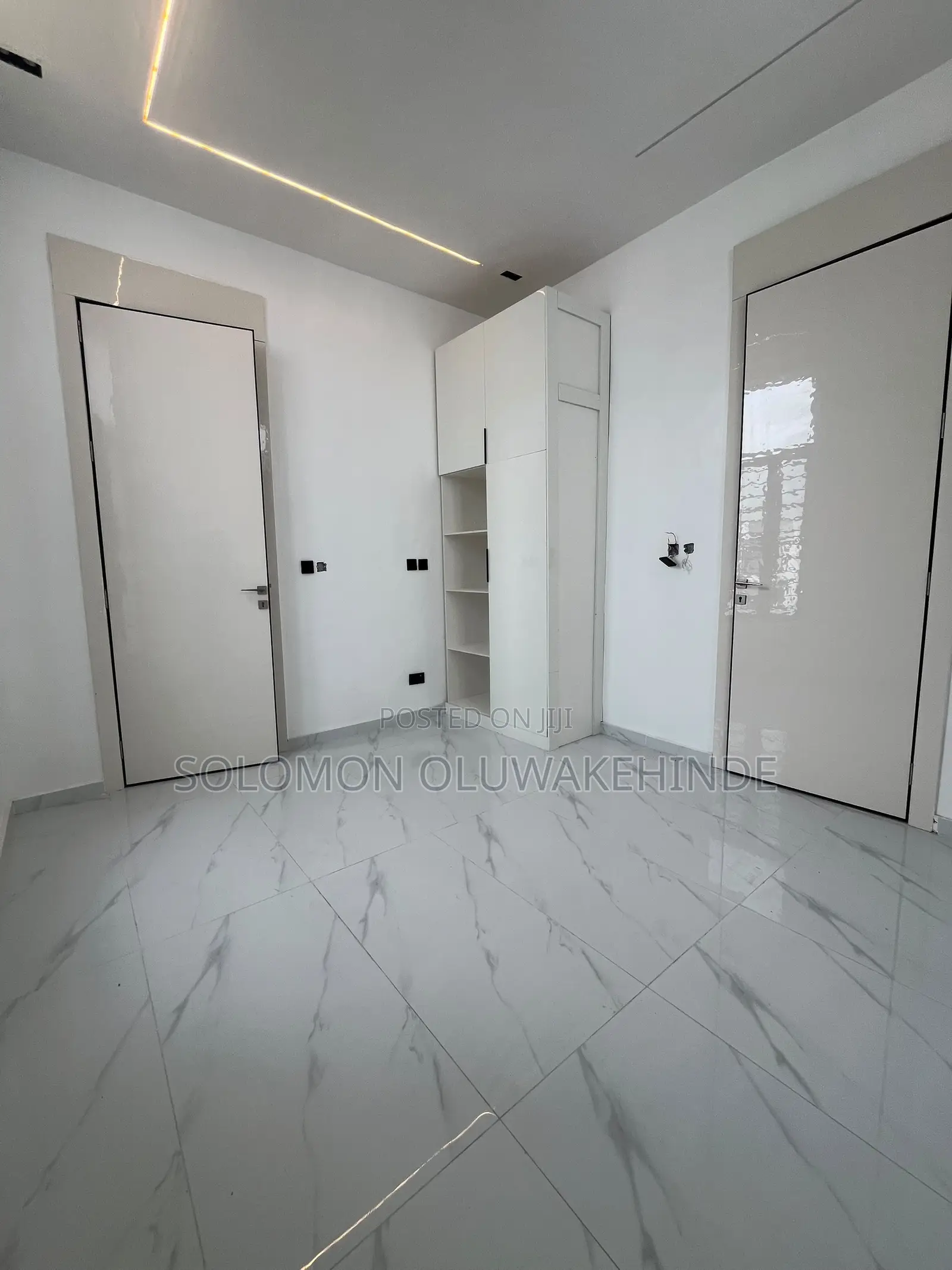 5bdrm Duplex in Chevron for sale