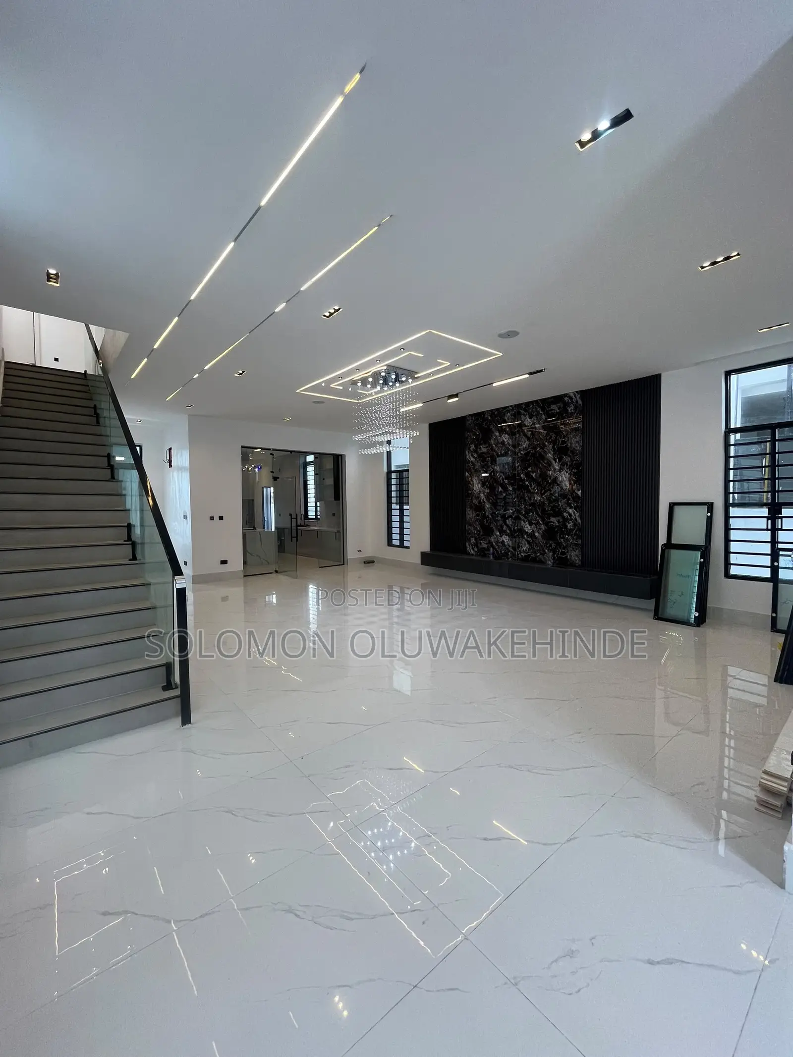 5bdrm Duplex in Chevron for sale