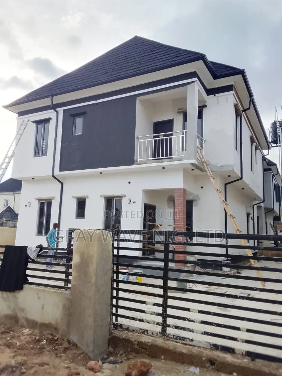 4bdrm Duplex in Sabon Lugbe for sale