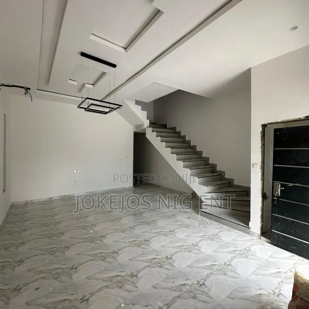 4bdrm Duplex in Lbs Lagos Business, Off Lekki-Epe Expressway for sale