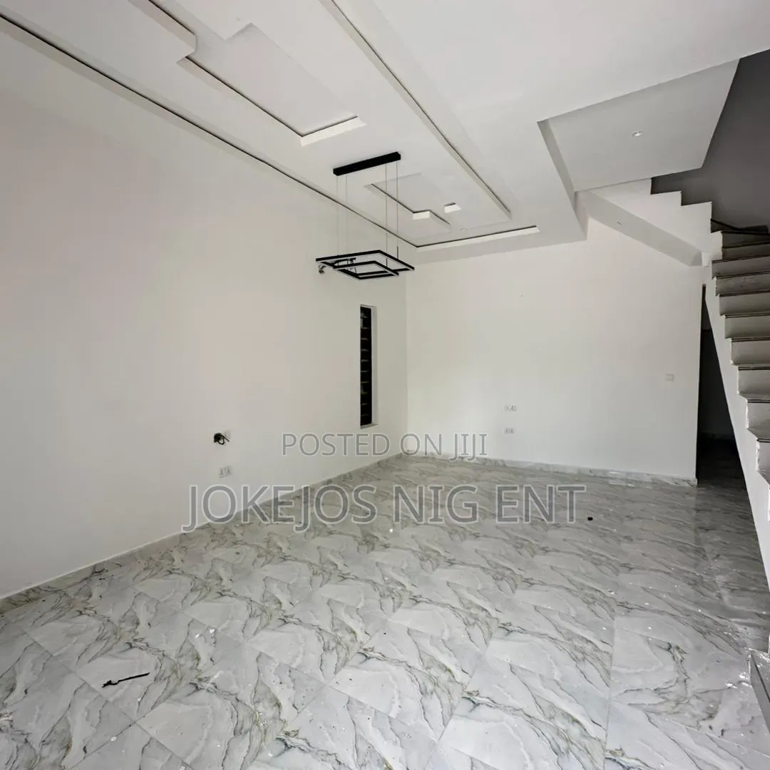 4bdrm Duplex in Lbs Lagos Business, Off Lekki-Epe Expressway for sale