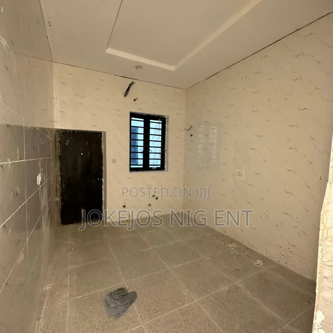4bdrm Duplex in Lbs Lagos Business, Off Lekki-Epe Expressway for sale