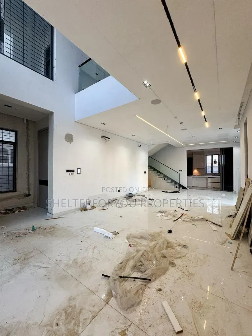 5bdrm Duplex in Lekki Phase 1 for sale