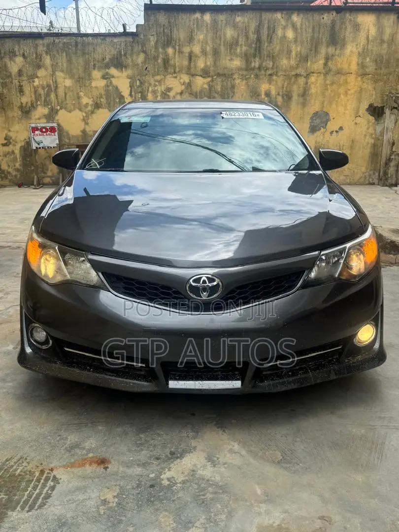Toyota Camry SE 4dr Sedan (2.5L 4cyl 6A) 2014 Gray