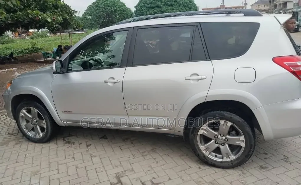 Toyota RAV4 2012 Silver