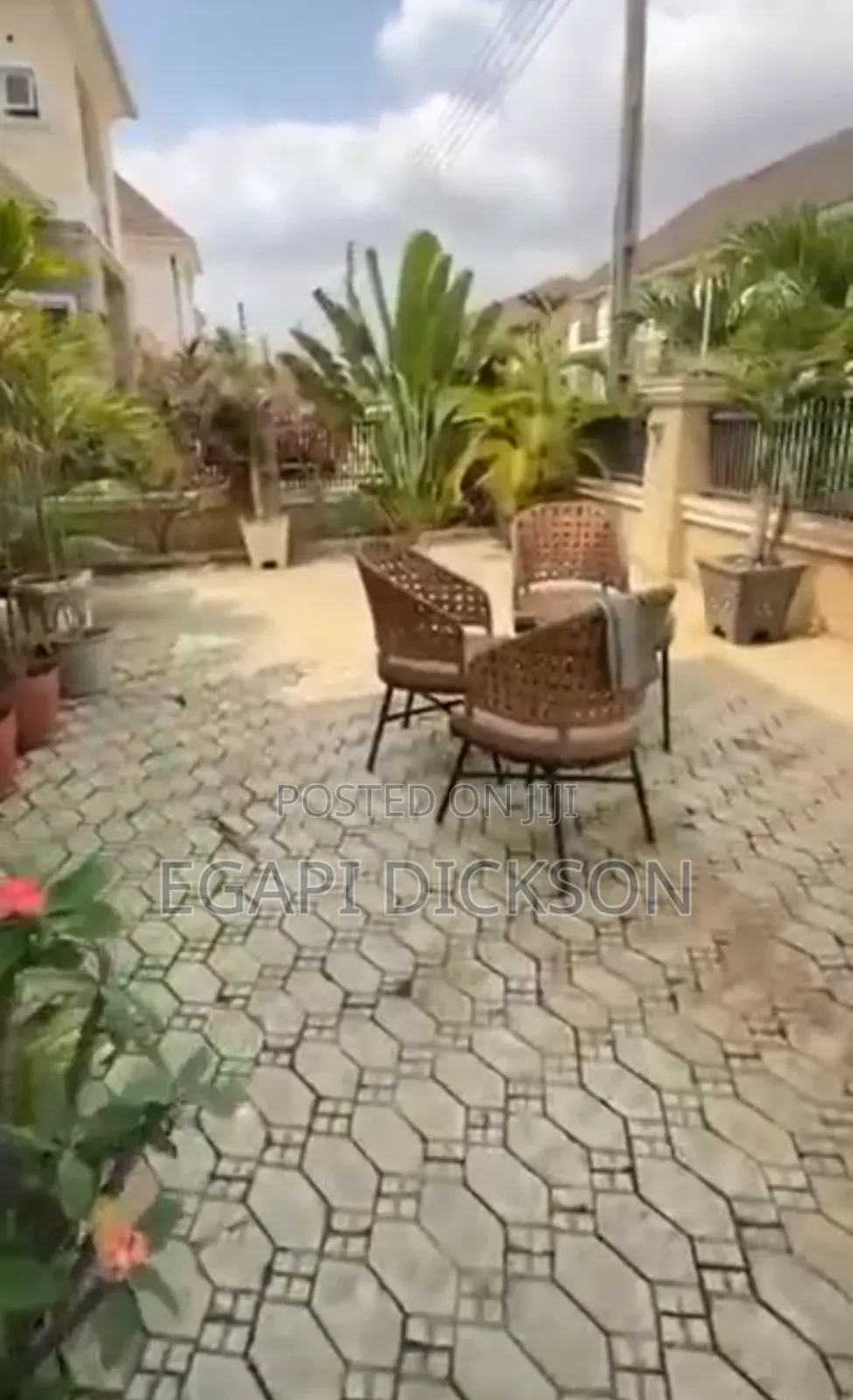 6bdrm Duplex in River Park Estate, FHA for sale