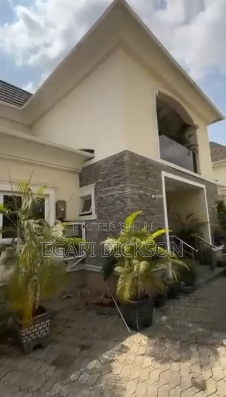 6bdrm Duplex in River Park Estate, FHA for sale