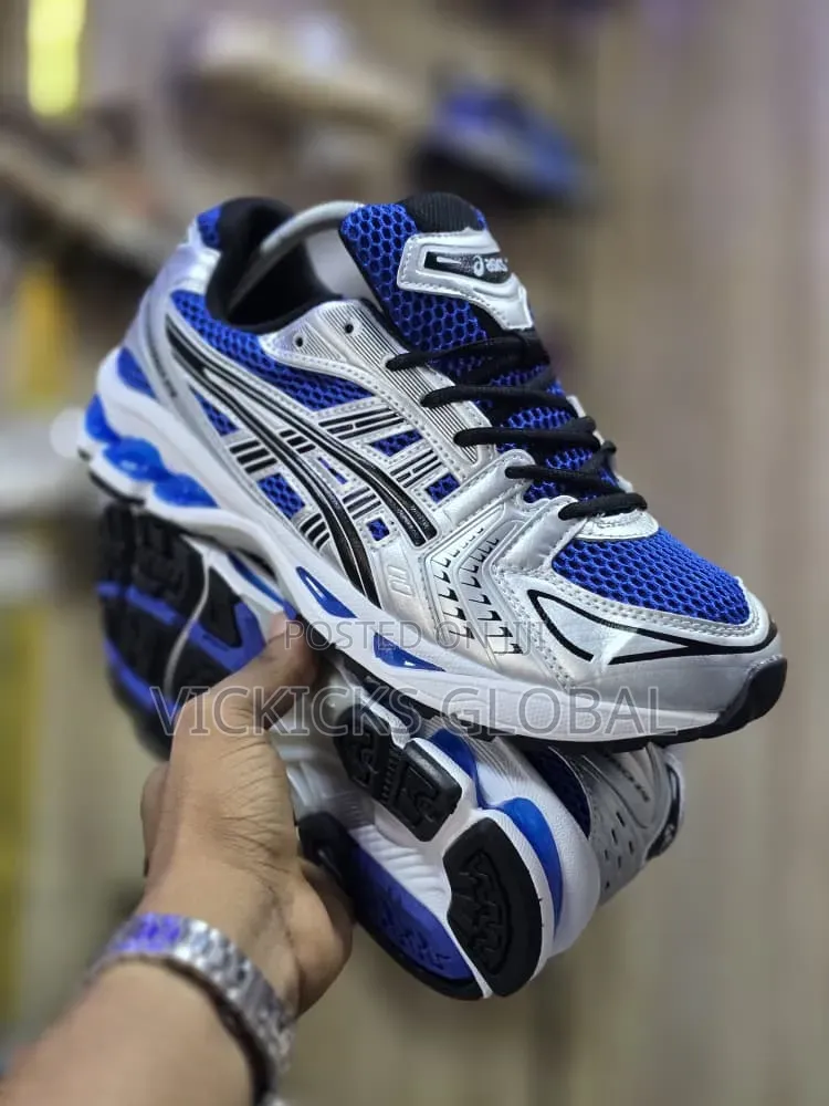 Asics Performance Sneakers – Sleek Comfort Everyday Style