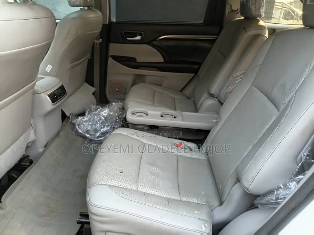 Toyota Highlander Limited 4dr SUV AWD (3.5L 6cyl 6A) 2015 White