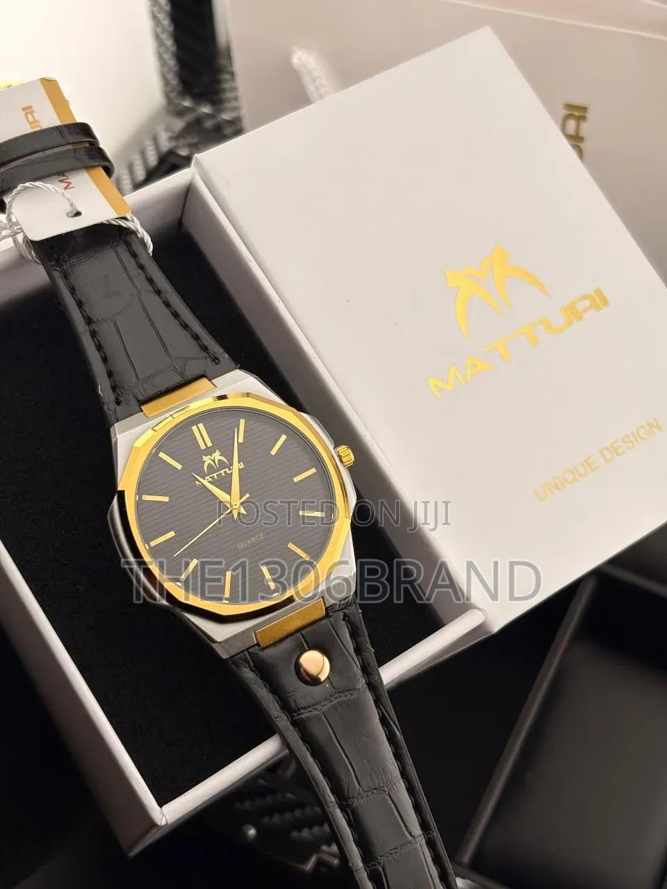 Matturi Leather Sleek Wristwatch
