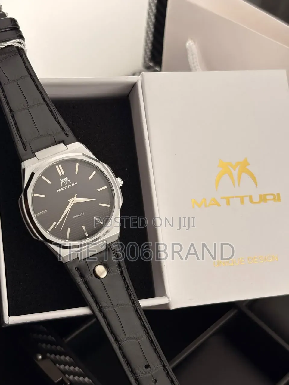 Matturi Leather Sleek Wristwatch