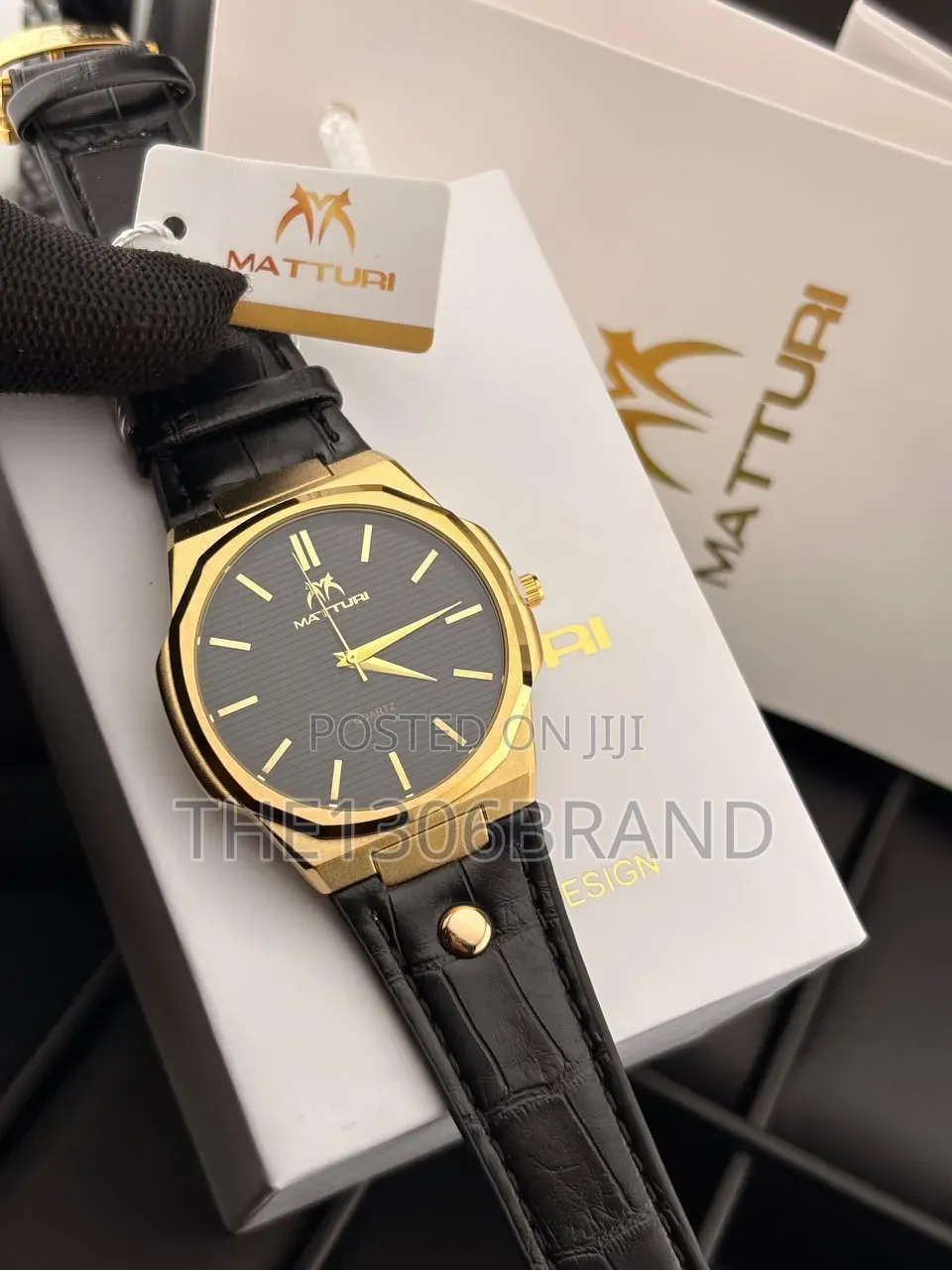 Matturi Leather Sleek Wristwatch