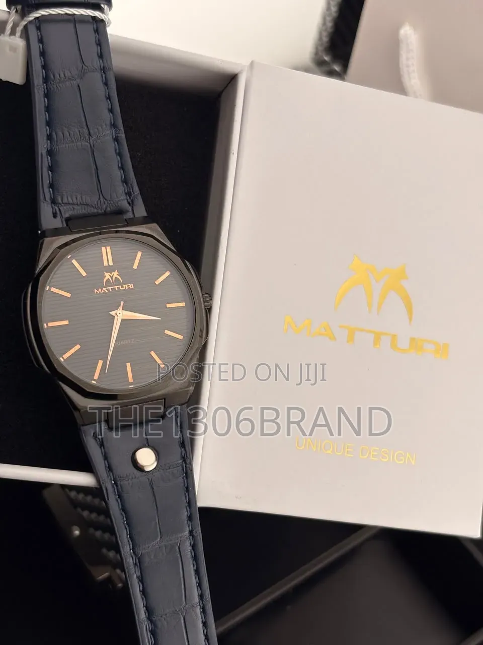 Matturi Leather Sleek Wristwatch